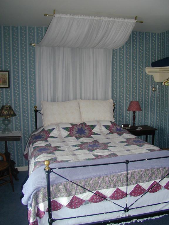 Silas Griffith Inn Danby Room photo